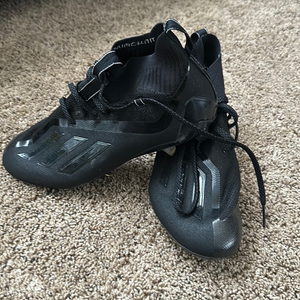 Cleats size 9 Us men’s used one dragon great condition clean